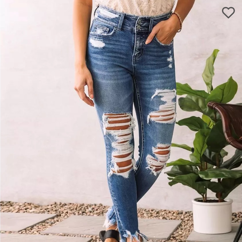 Bridge by Gly distressed jeans! Like new condition!! Size 24!